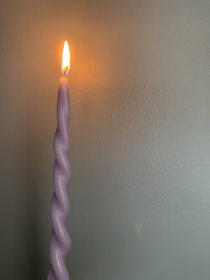 Skruvat ljus MATT LJUNGLILA